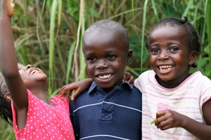Kinder in Sierra Leone (c) hearit